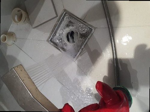 팔달구 신풍동 하수구막힘 배수 상태와 점검 필요 여부를 확인하는 현장